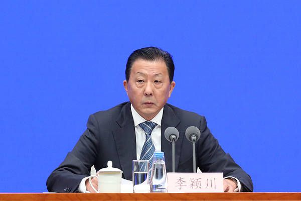 此外司力达律师事务所、宝维斯律师事务所、高盛集团和摩根大通充当本次收购的顾问。